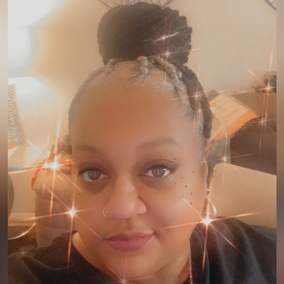 Meet your Posher, Monica - Picture 2 of 2